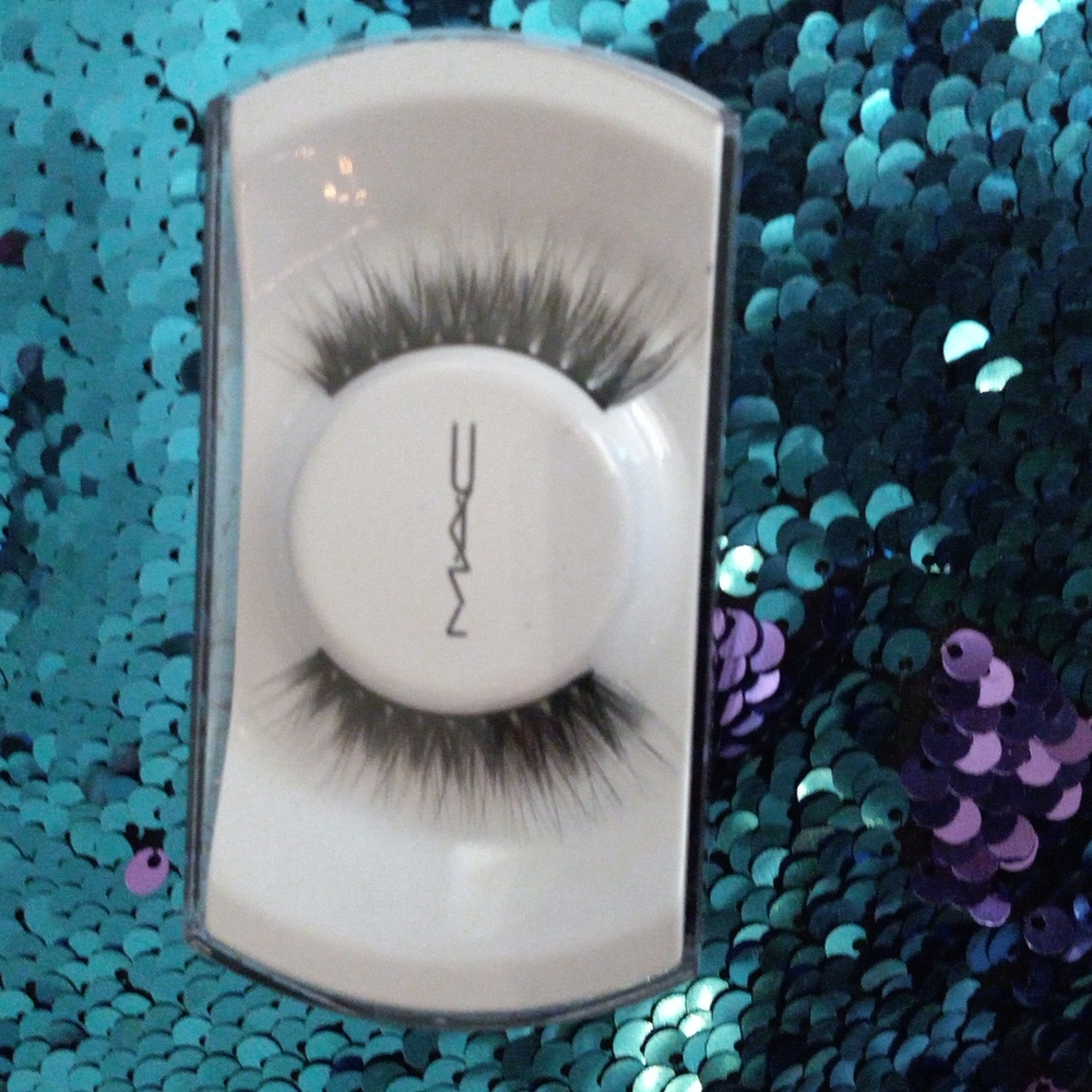 💙 Mac Lashes #84 Godess Lash